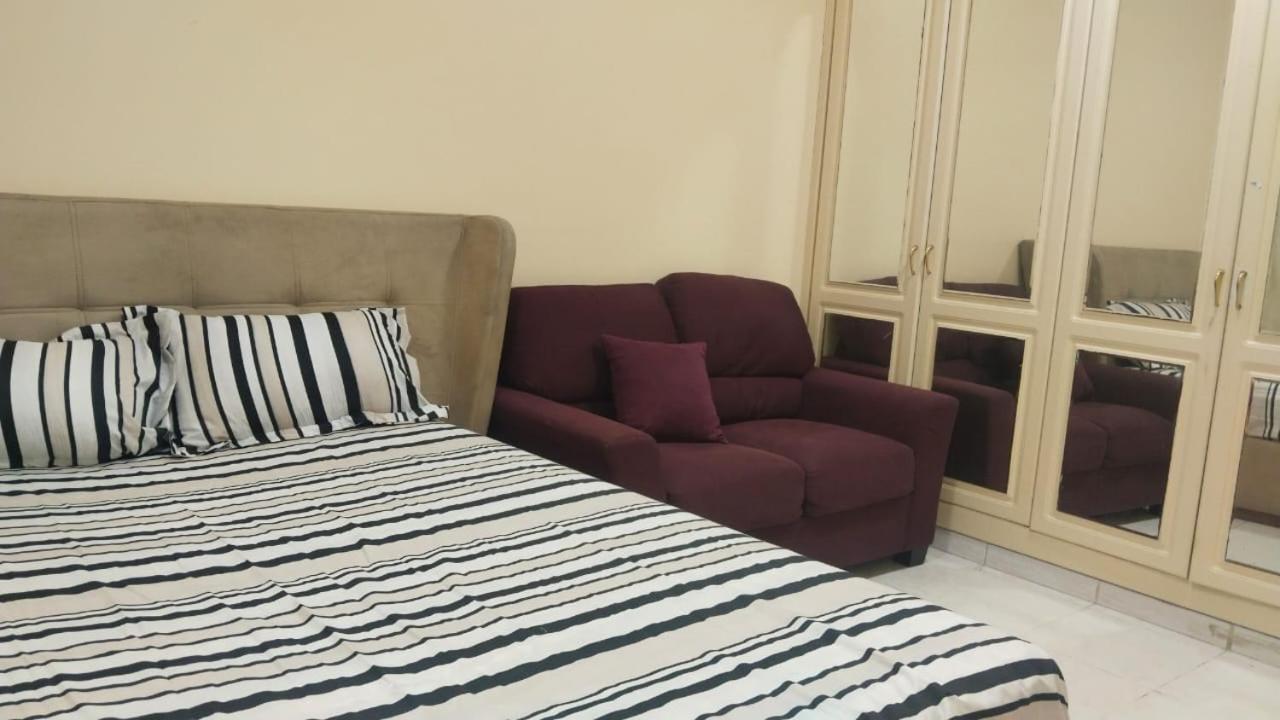 Holiday Home 2 Bedrooms Apartment For Family Only 沙迦 外观 照片
